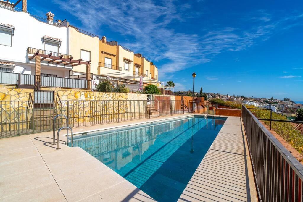 Adosado Con Vistas Al Mar Desde La Piscina Con Bbq Villa เบเลซ-มาลากา ภายนอก รูปภาพ